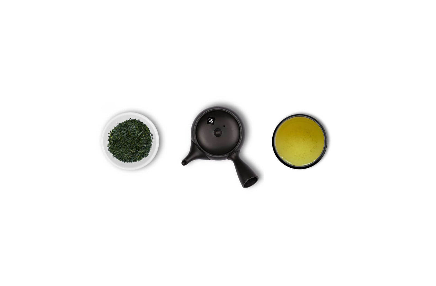 Sencha té con un kyusu y una taza de Sencha