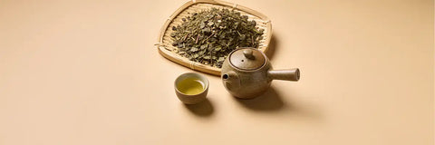  A pile of aracha raw unrefined Japanese green tea showing its mixed composition of leaf blades, stems, fine particles, and broken pieces before the shiage sorting and finishing stage.